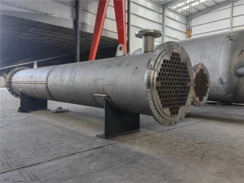 Tube and Shell Type Heat Exchanger (1)